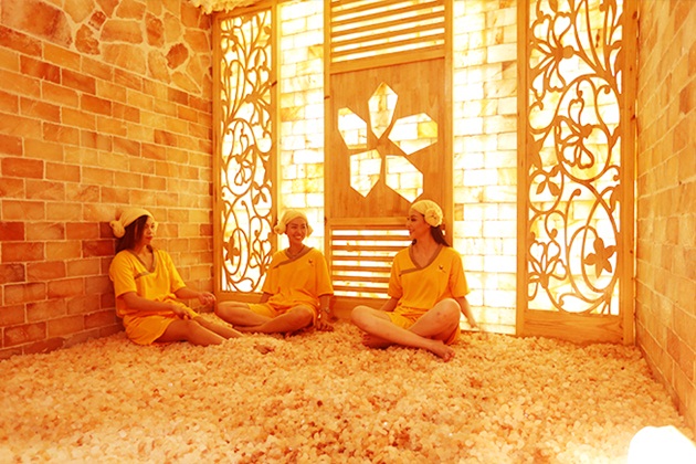 5-dia-chi-spa-co-phong-xong-hoi-da-muoi-deo-o-ha-noi