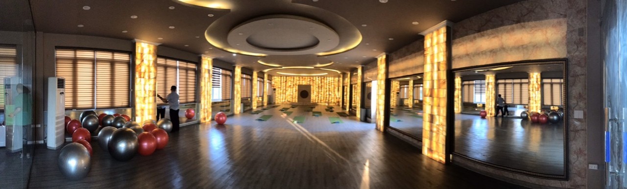 ve-dep-huyen-bi-voi-phong-xong-hoi-yoga-da-muoi-club-xanh2